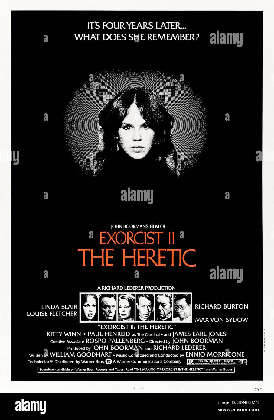 Exorcist II: The Heretic (1977) von John Boorman mit Linda Blair, Richard Burton und Louise Fletcher. Ein Priester untersucht, ob der Exorzist von Regan vier Jahre nach dem ursprünglichen Besitz einer dämonischen Rückkehr ausgesetzt ist. Foto eines Original-Posters aus dem Jahr 1977 (USA), das NUR FÜR REDAKTIONELLE ZWECKE VERWENDET WIRD. Quelle: BFA / Warner Bros Stockfoto