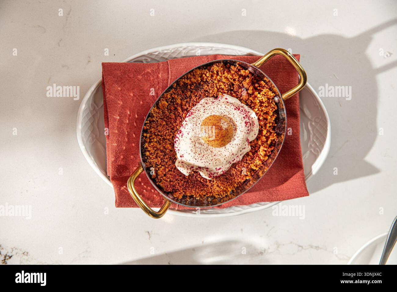 Tatin mit französischer Apfeltorte und Eis nach Ei-Art Stockfoto