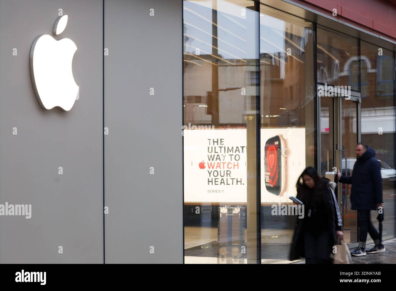 Der Apple Shop im Stadtzentrum von Belfast in Nordirland, Großbritannien. Das Geschäft hat kürzlich Standorte in größere Räumlichkeiten verlegt. Stockfoto