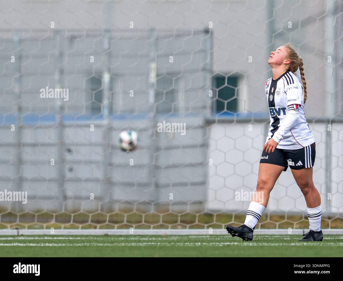 07.02.26, Testmatch, OÖFV-Gelände in Linz / Österreich - LASK vs SK Rapid. Im Rahmen von LASK reagiert Alzbeta Nemcova (CZE), nachdem er einen Torschuss verpasst hat. Foto: Christian Mueller - 20260207 PD29436 Stockfoto