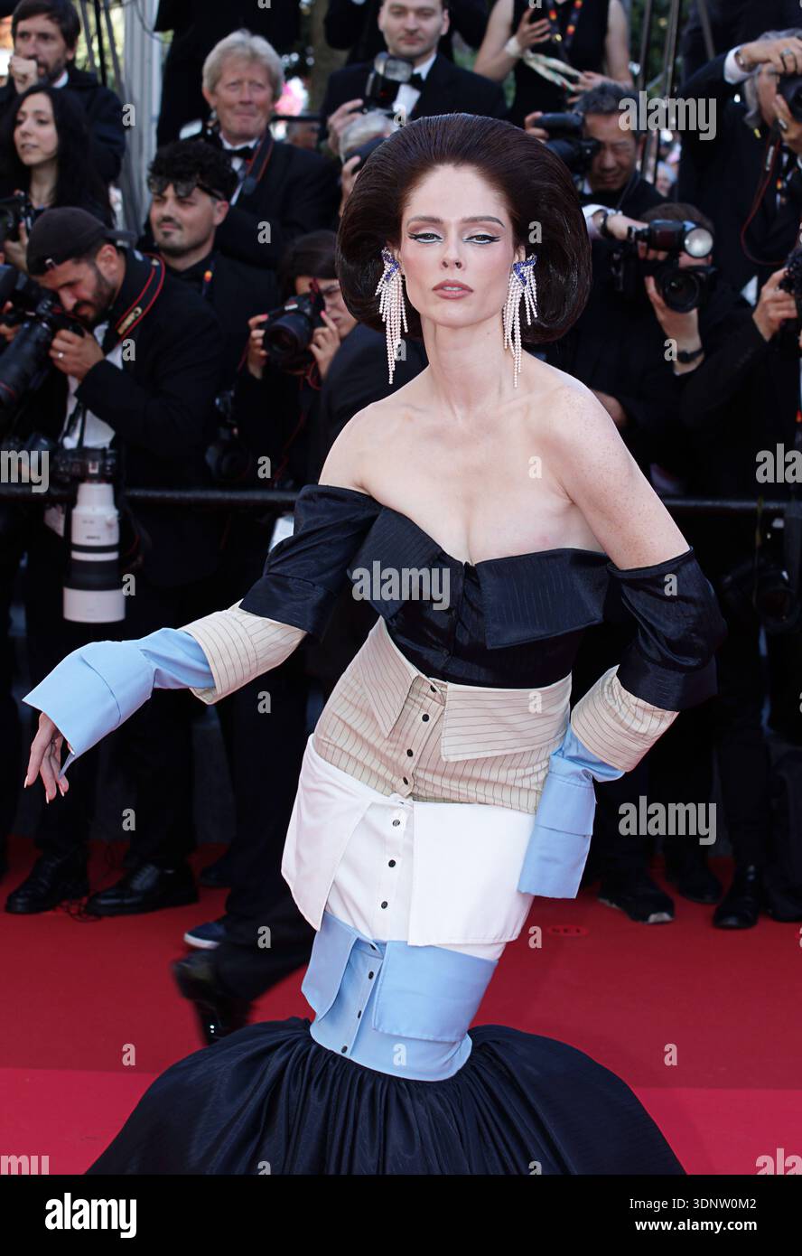 Kanadisches Model Mikhaila „Coco“ Rocha auf dem roten Teppich der Filmfestspiele von Cannes 2025. Stockfoto