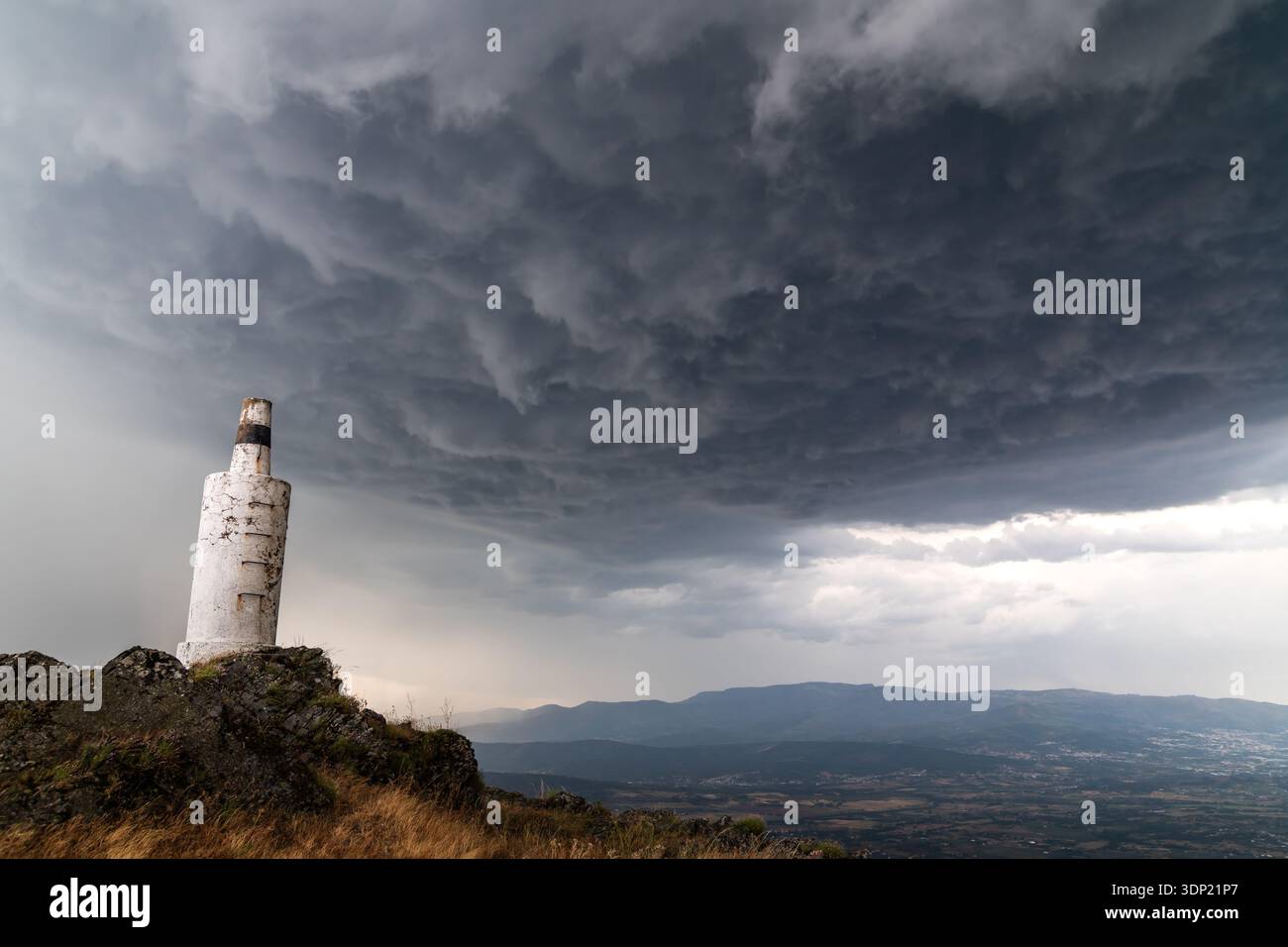 Starke Konvektion über den zentralen Hügeln Portugals (Gardunha & Estrela Mountains) Stockfoto