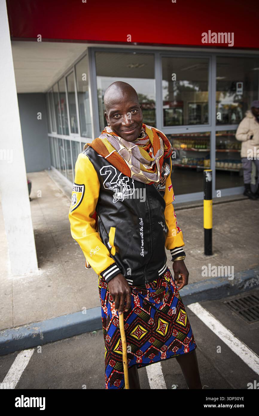 Junger Mann aus dem Kuvale-Volk, Angola Stockfoto