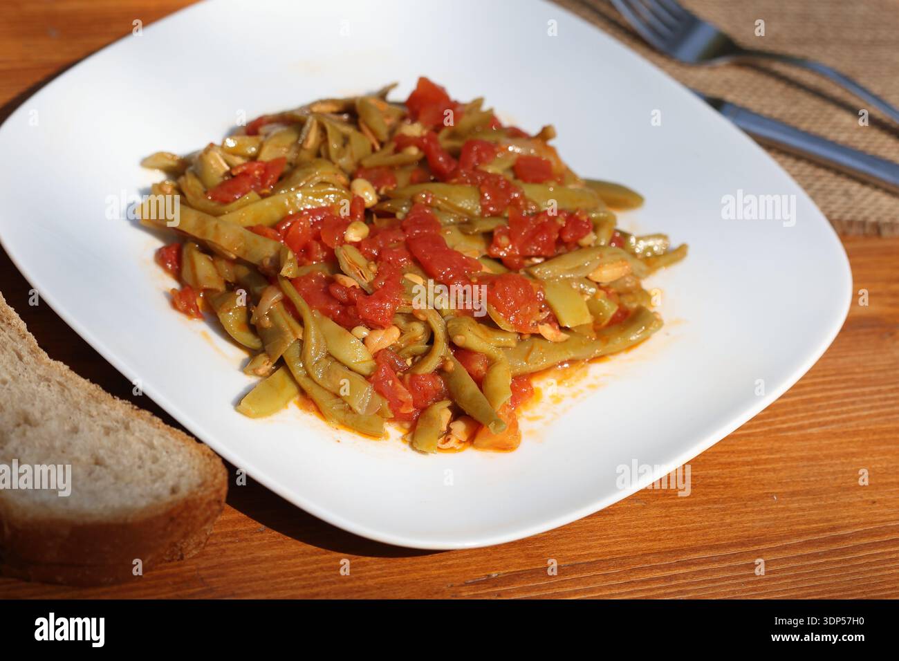 türkische grüne Bohnen mit Olivenöl gekocht Stockfoto