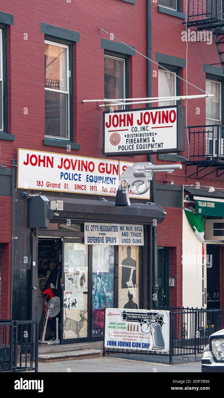 NYC, USA. 15. Mai 2008, John Jovino Gun Shop in Little Italy Stockfoto