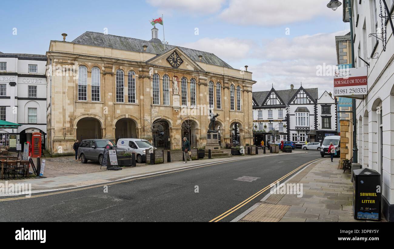 Die Shire Hall in Agincourt Square, Monmouth, Monmouthshire, Wales, Großbritannien am 11. Februar 2026 Stockfoto