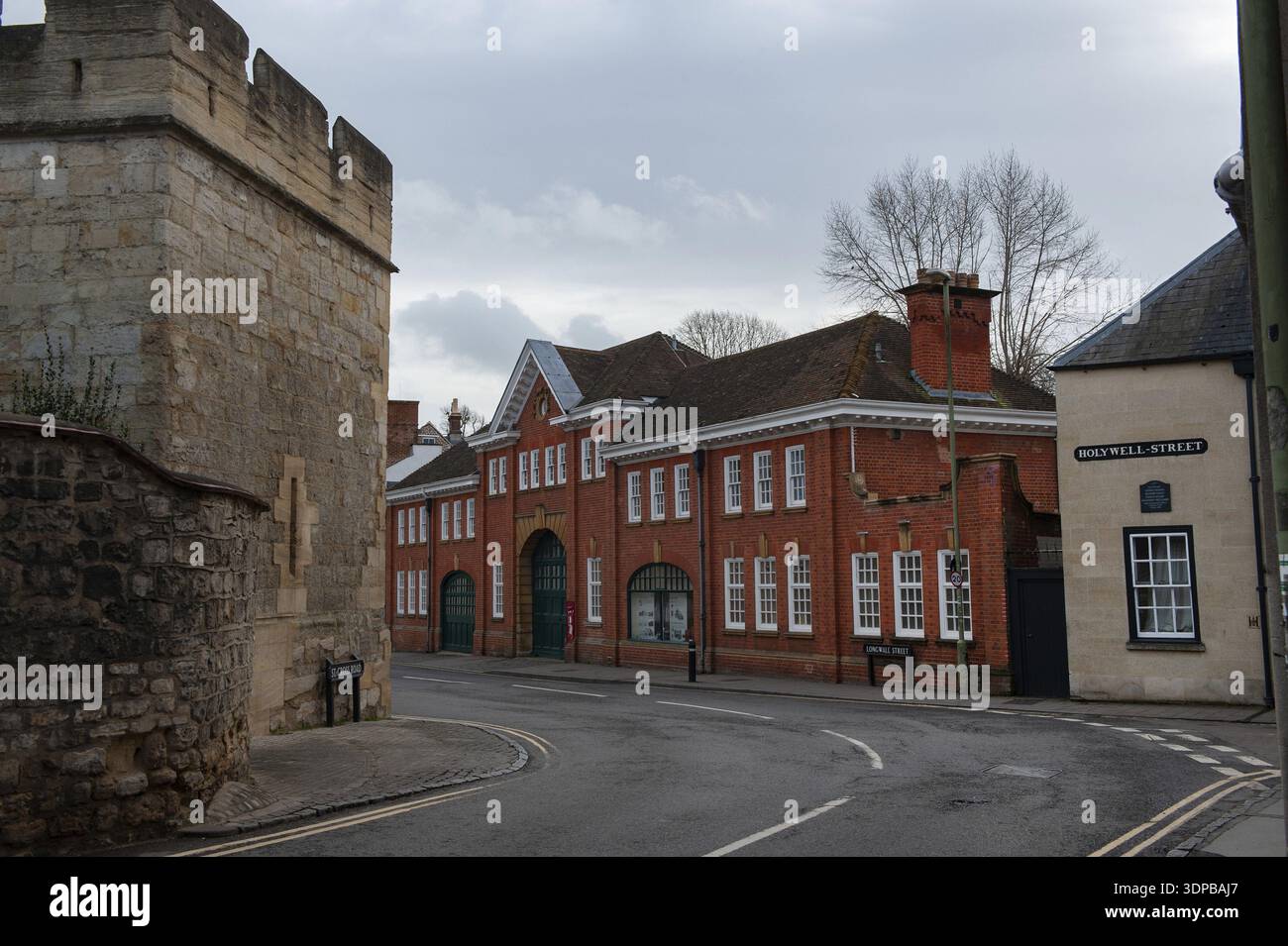 Oxford, England, Großbritannien. Februar 2020 Die William Morris Garage an Der Long Wall Street, Oxford City Centre. Heimstadion des Bullnose Morris und des historischen MG Stockfoto