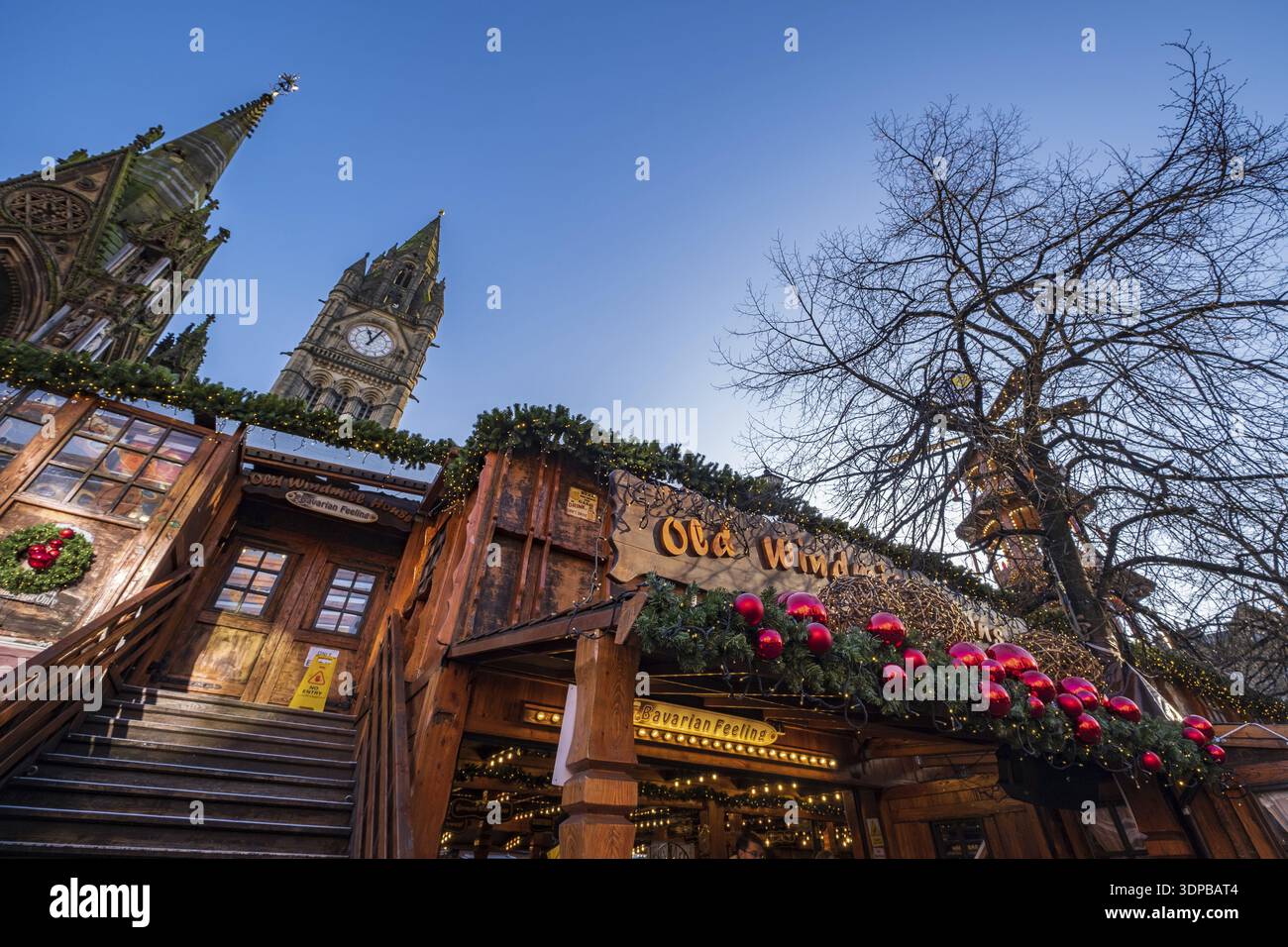 Manchester, Großbritannien - 29 November 2019: Weihnachtsmärkte in Albert Square in der Nähe des Rathauses von Manchester in der nortwest von England Stockfoto