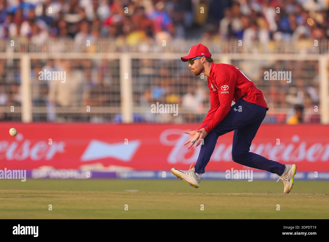 Phil Salt aus England während der ICC Männer T20 World Cup Indien & Sri Lanka 2026 Spiel 23 zwischen England und Schottland am 14. Februar 2026 in Kalkata, Indien Foto: Shubhajit Roy Karmakar / Alamy Live News Stockfoto