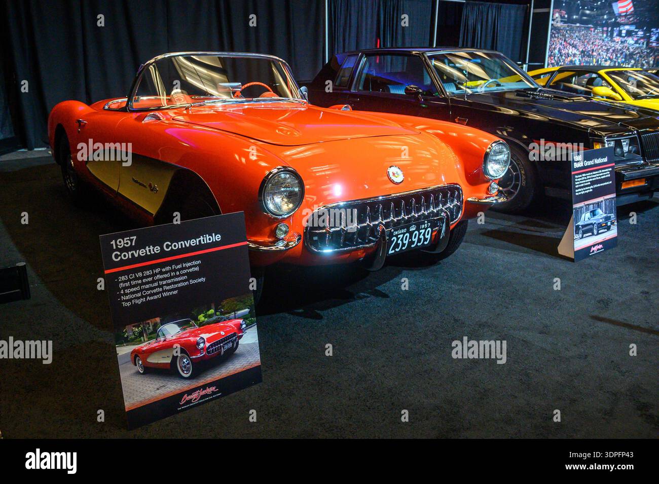 Toronto, ON, Kanada - 13. Februar 2026: 1957 Chevrolet Corvette Cabriolet auf der Canadian International AutoShow, mit klassischem Autom Stockfoto