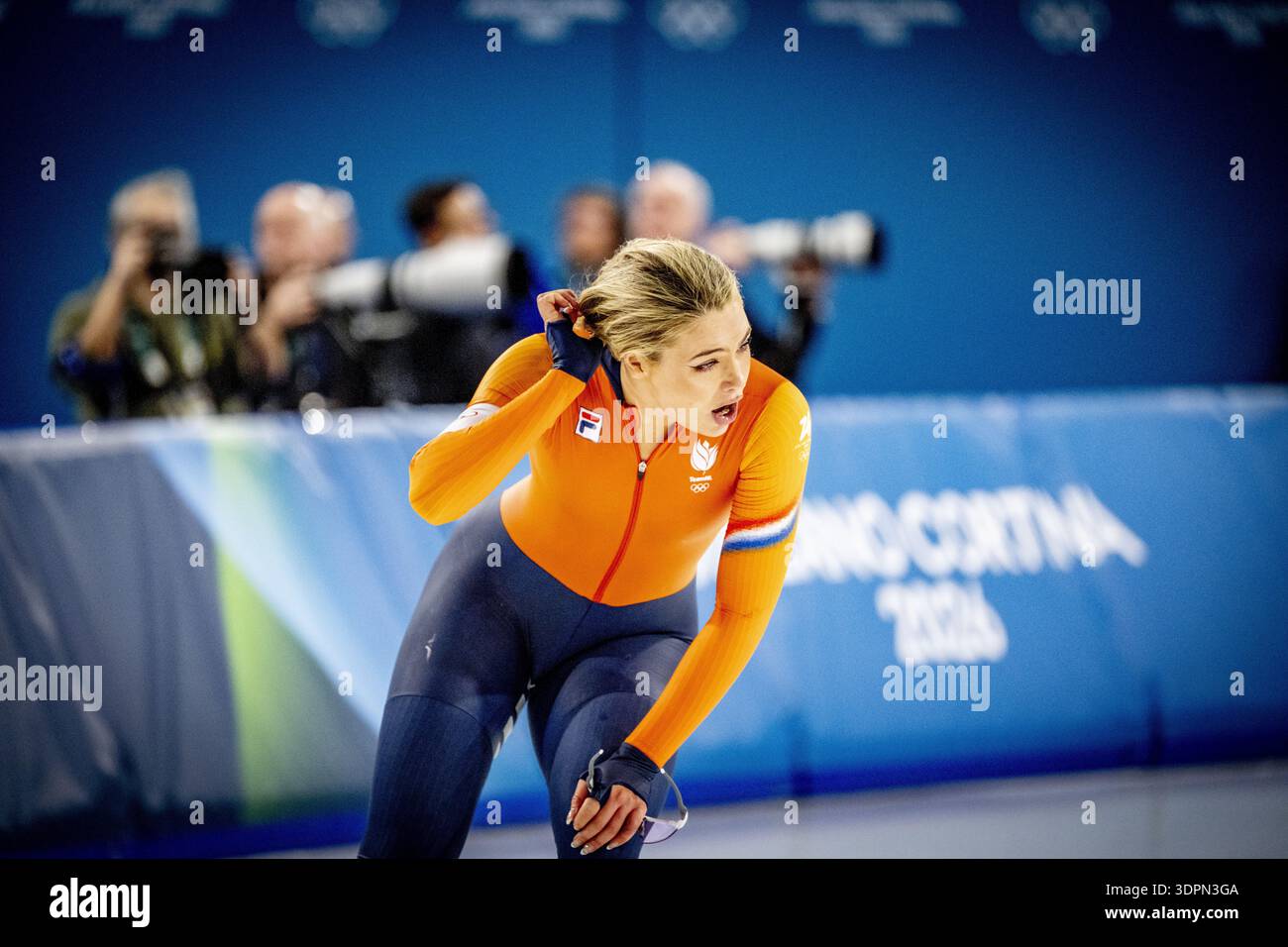 MAILAND - Jutta Leerdam in Aktion. Femke Kok war die erste niederländische Eiskunstläuferin, die bei den Olympischen Spielen in den 500 Metern Gold gewann. Der 25-jährige friesische Skater gewann die kürzeste Distanz im Milano Speed Skating Stadion in einer Olympischen Rekordzeit von 36,49. Jutta Leerdam, nachdem er Gold in den 1000 Metern gewonnen hatte, lief 37 zu Silber. ROBIN UTRECHT /ANP netherlands Out - belgien Out Stockfoto