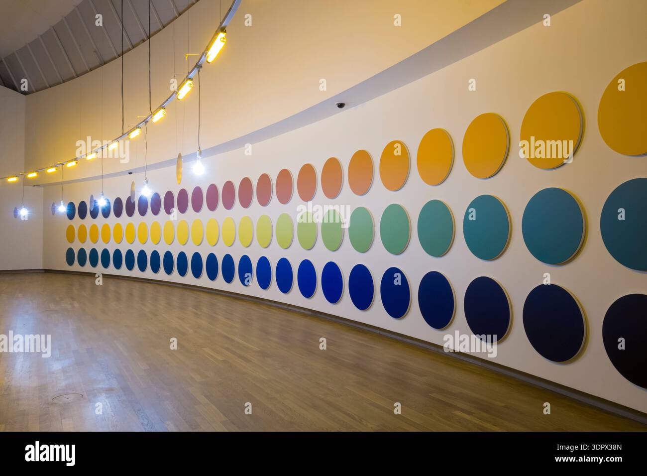 „Farbversuch Nr. 78' (2015) - Kunstwerk von Olafur Eliasson im Van Gogh Museum, Amsterdam, im Rahmen der Ausstellung 'Gelb' Stockfoto