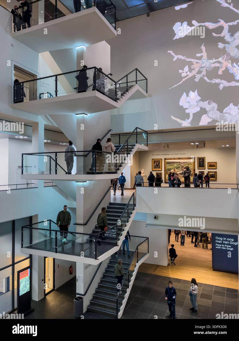 Innenraum des Van Gogh Museums, Amsterdam, Niederlande Stockfoto