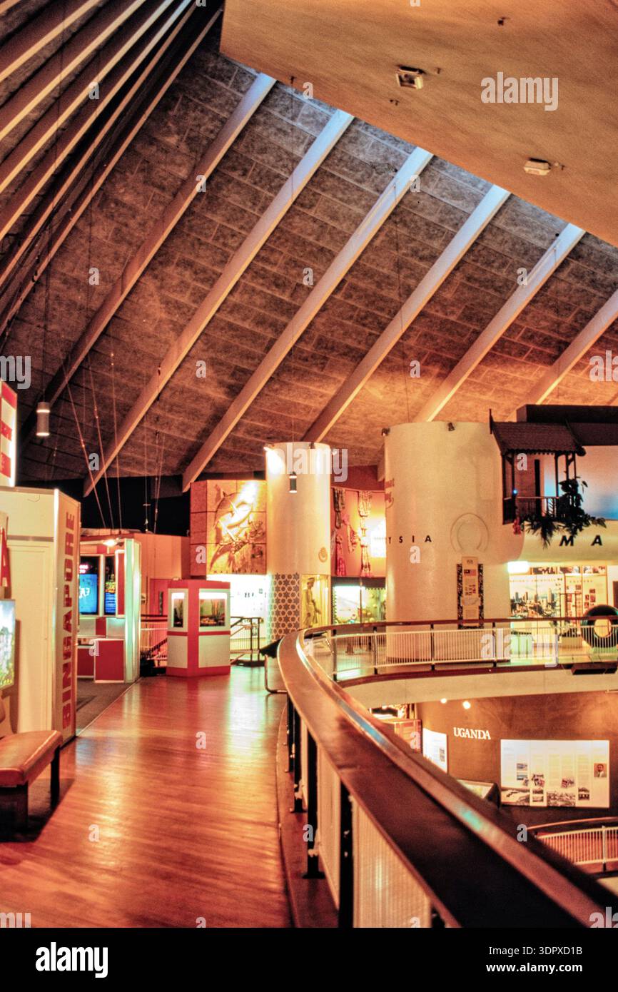 Innenraum der Ausstellungsgalerien des Commonwealth Institute, Kensington High Street, London, 1989 Stockfoto