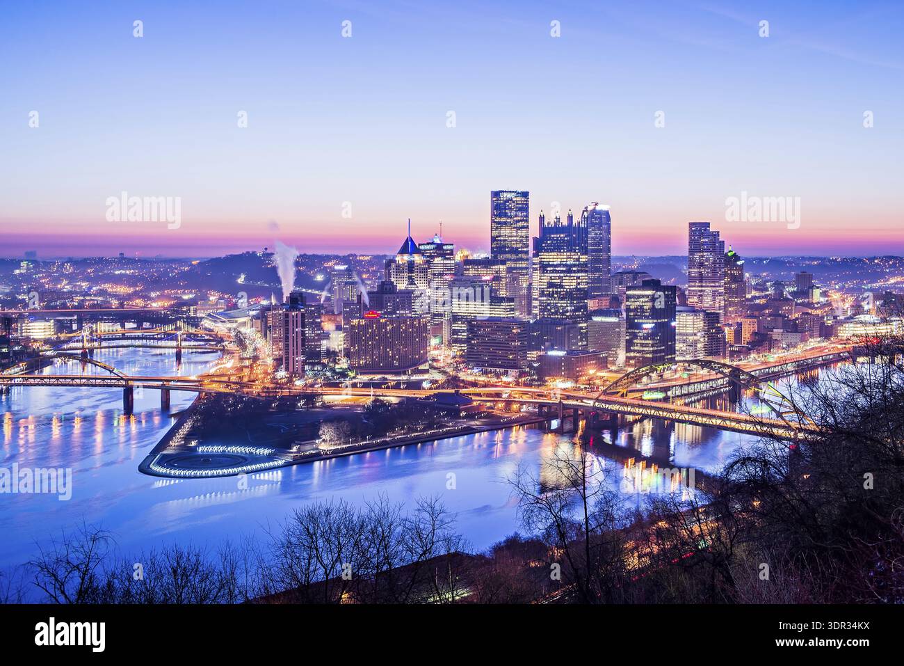 Skyline der Stadt Pittsburgh pennsylvania bei Sonnenaufgang Stockfoto
