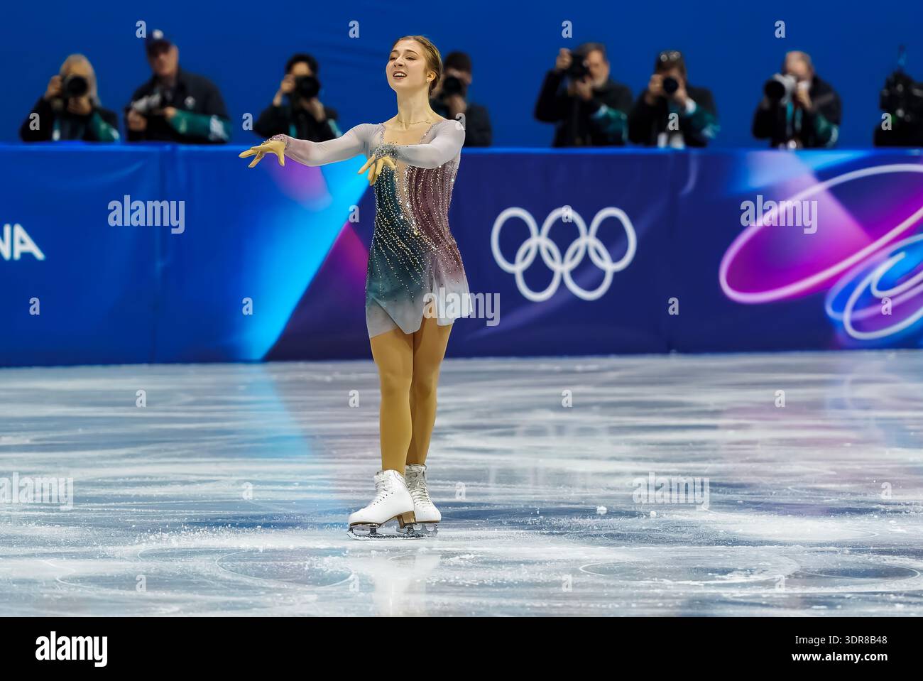 Mailand, Lombardei, Italien. Februar 2026. Olga Mikutina (10) aus Österreich tritt während des Eiskunstlauf Women: Single Skating: Short Program auf der Milano MSK Competition Rink in MAILAND, Italien, während der Olympischen Winterspiele 2026 in Milano Cortina auf. Olga Mikutina belegt Platz 17 und qualifiziert sich für das Finale. (Kreditbild: © Walter G. Arce/ZUMA Press Wire) NUR REDAKTIONELLE VERWENDUNG! Nicht für kommerzielle ZWECKE! Stockfoto
