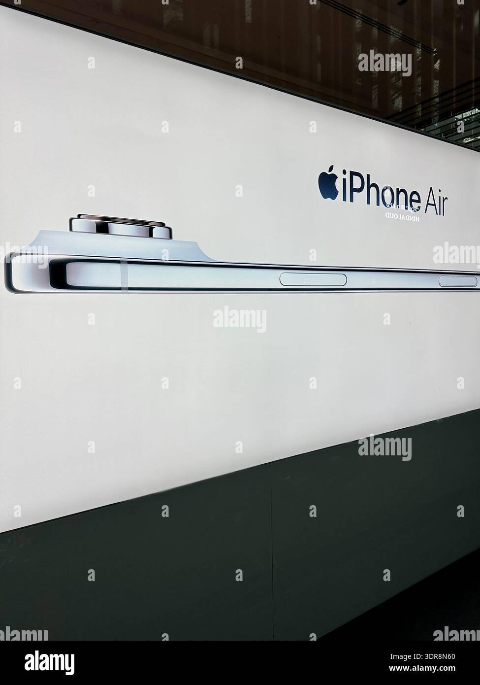 IPhone Air Window Display 2026 - Smartphone-aufgenommenes Stockfoto