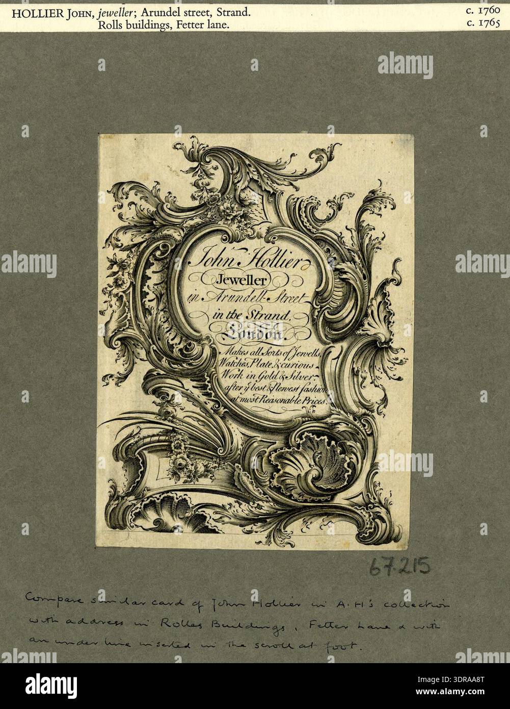 Diese um 1760 hergestellte Handelskarte repräsentiert John Hollier, Goldschmied in der Arundel Street, Strand, London. Der Text ist in einem Rahmen des Rokoko eingeschrieben und weist ornamentale Designs, Grenzen und Embleme auf, die das englische Goldschmiedehandwerk des 18. Jahrhunderts, professionelle Markenzeichen und die Förderung des städtischen Handels widerspiegeln. Ätzen und Gravieren werden verwendet, um visuelle Informationen über den Handel zu vermitteln. Stockfoto