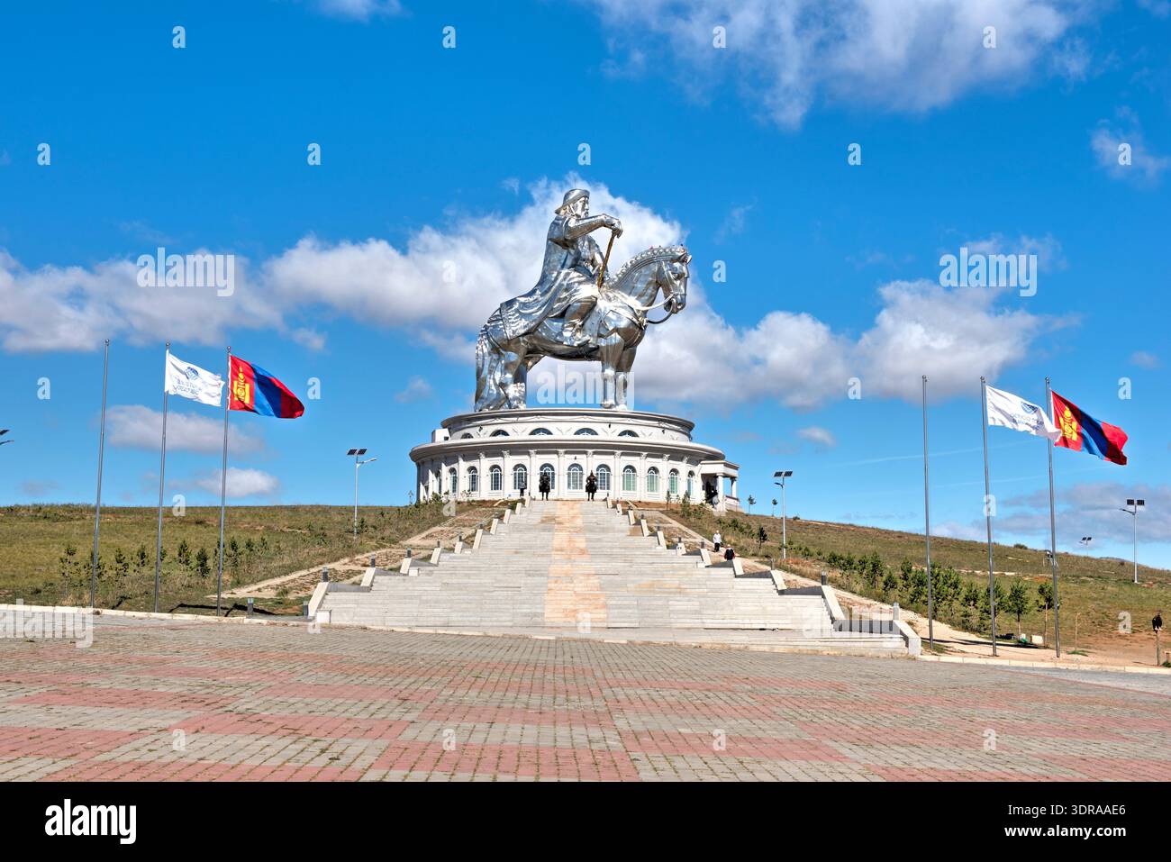 Ein Reiterstandbild von DSCHINGIS Khan, das größte weltweit in der Steppe der Mongolei in der Nähe der Hauptstadt Ulan Bator, Zentralasien Stockfoto