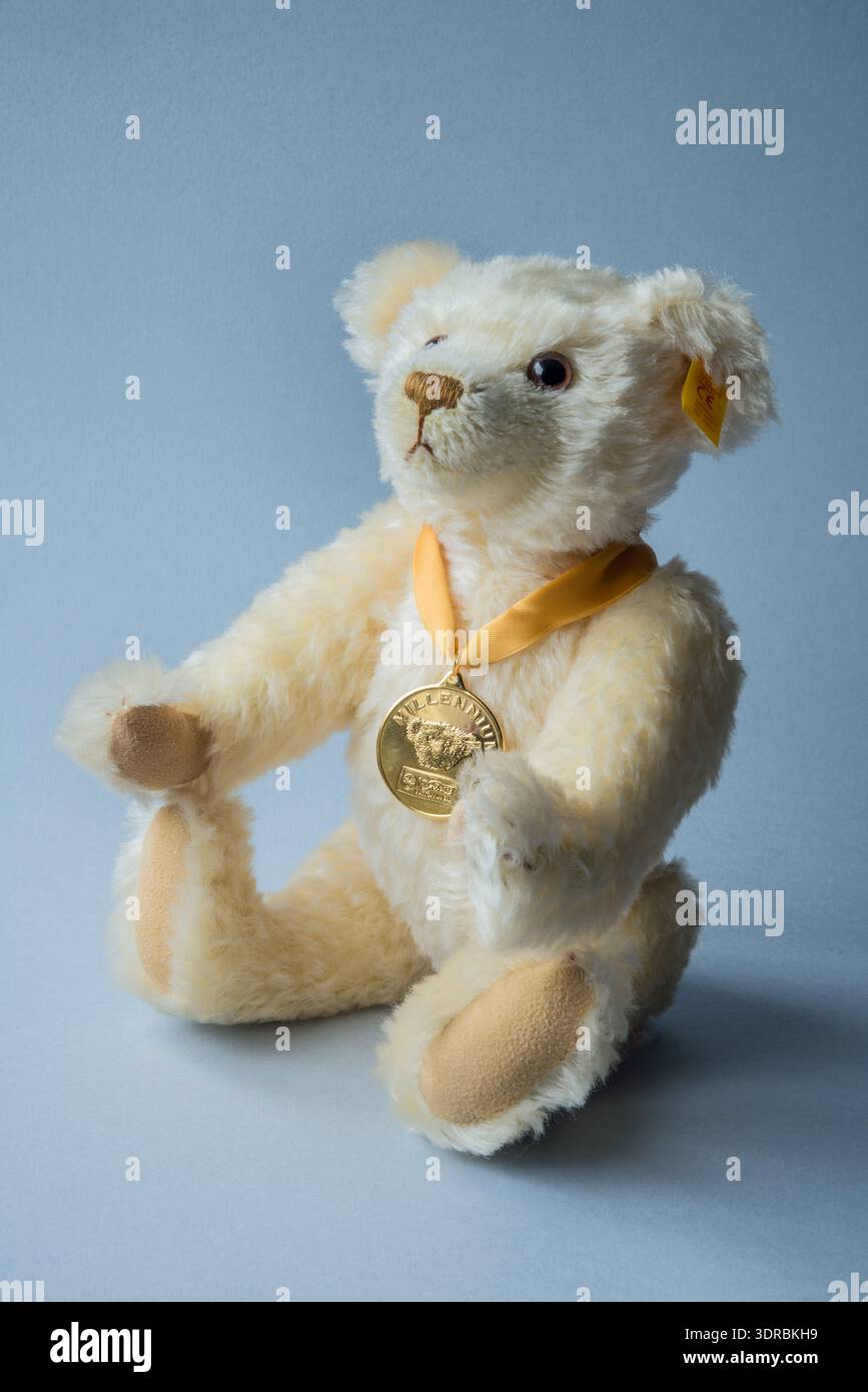 Steiff Millennium Teddybär, herausgegeben von der Danbury Mint um 2000 Stockfoto