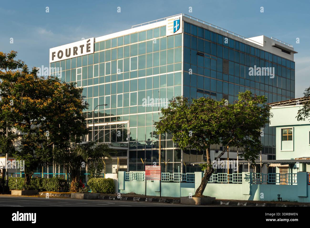 Hauptsitz von Fourté International, einem Ingenieurbüro, das sich auf hochpräzise mechanische Bauteile spezialisiert hat. Penang, Malaysia Stockfoto