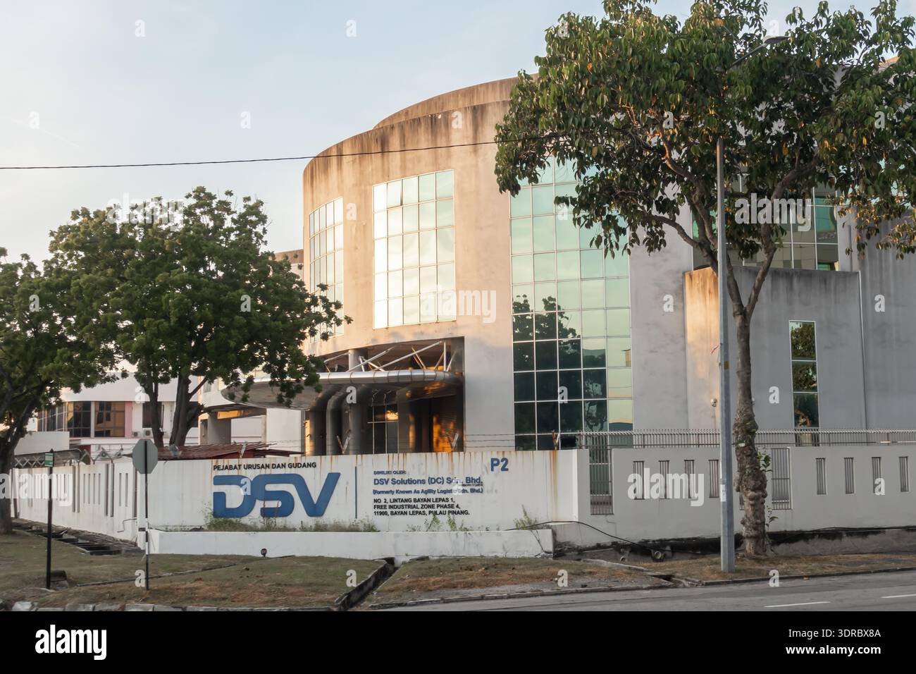 Aufbau von DSV Solutions, einem Logistikunternehmen und Logistikunternehmen. Penang, Malaysia Stockfoto