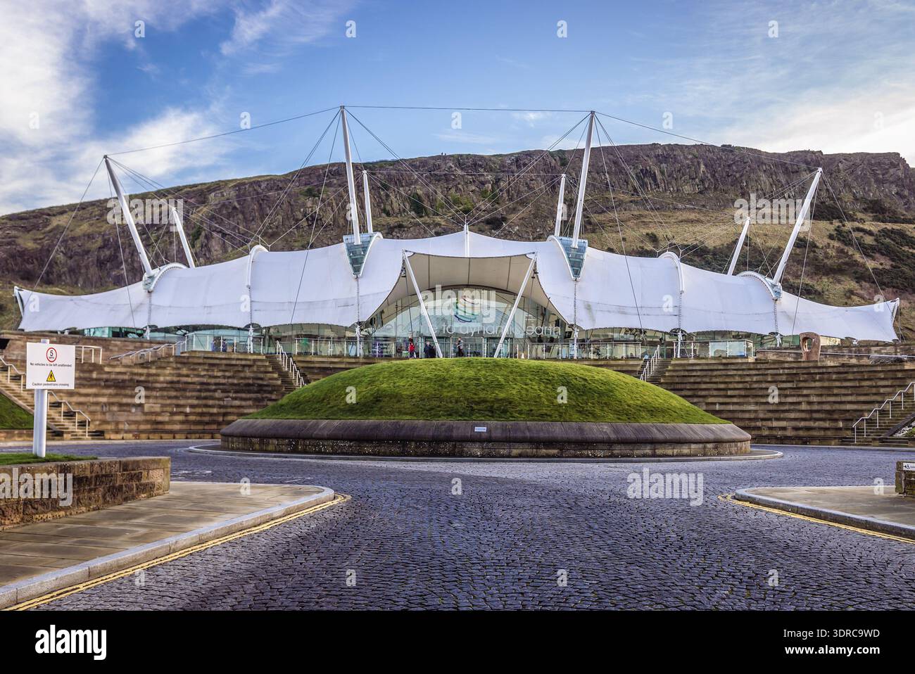Edinburgh, Schottland - 18. Januar 2020: Außenansicht des modernen Dynamic Earth Science Centre in Edinburgh City Stockfoto