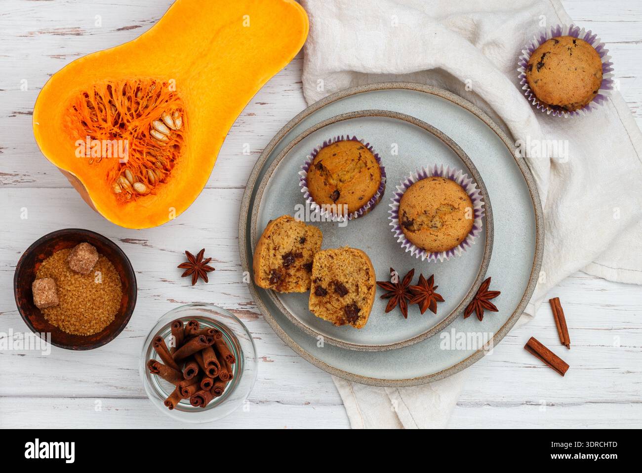Kürbismuffins mit Gewürzen Stockfoto