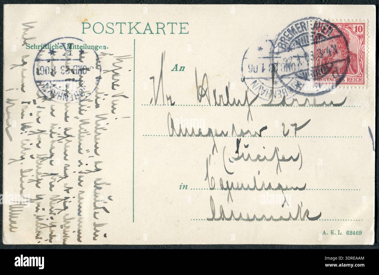 Diese Postkarte aus dem Jahr 1908 zeigt die von W. Sander & Sohn in Geestemünde, Bremerhaven, produzierte Adressseite. Sie wurde am 22. Januar 1908 nach Kopenhagen geschickt. Die gedruckte Karte dokumentiert Postkommunikation des frühen 20. Jahrhunderts, den kommerziellen Druck und die fotografische Reproduktion. Sie reflektiert städtische Architektur und die kulturelle Praxis des Versands von illustrierten Korrespondenzen in Deutschland. Stockfoto
