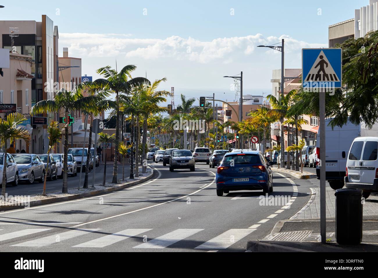 tf-64 Hauptstraße avenida santa cruz san isidro teneriffa kanarische Inseln spanien Stockfoto