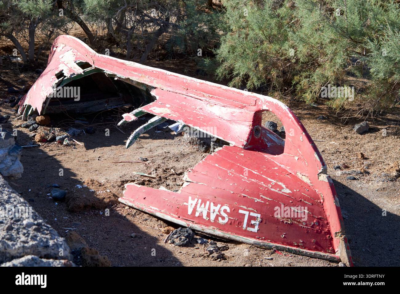 Altes kaputtes Holzboot verlor El medano teneriffa kanarische Inseln spanien Stockfoto