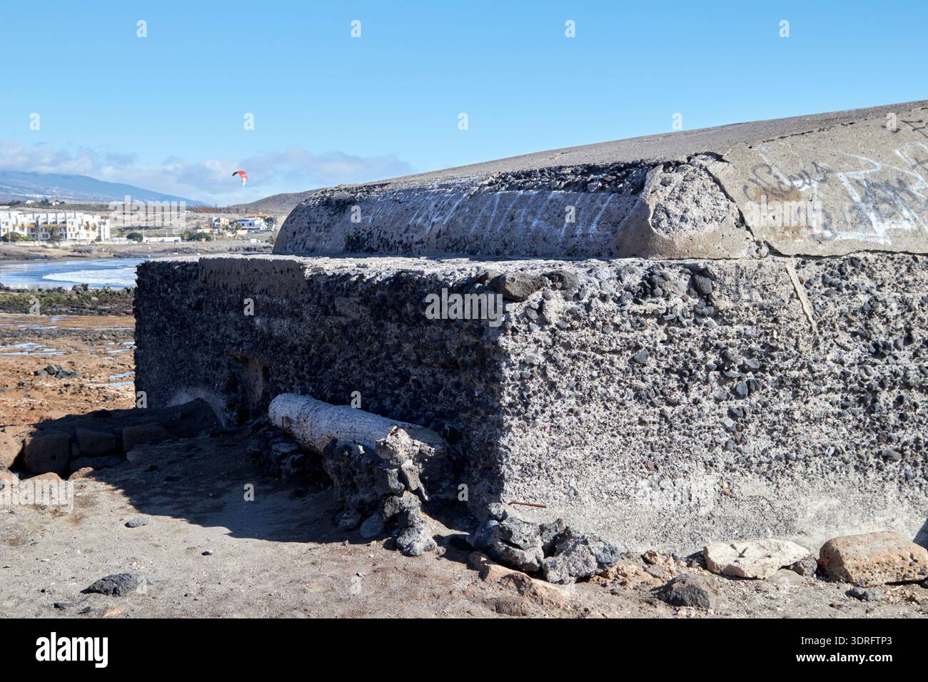 Alte Bunkerbefestigung am Strand playa la jaquita el medano teneriffa kanarische Inseln spanien Stockfoto