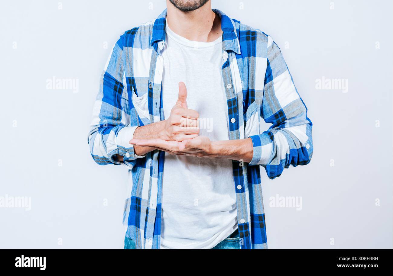 Person mit Gesten HILFT mit Händen in Gebärdensprache. GESTENHILFE mit Händen in Gebärdensprache isoliert Stockfoto
