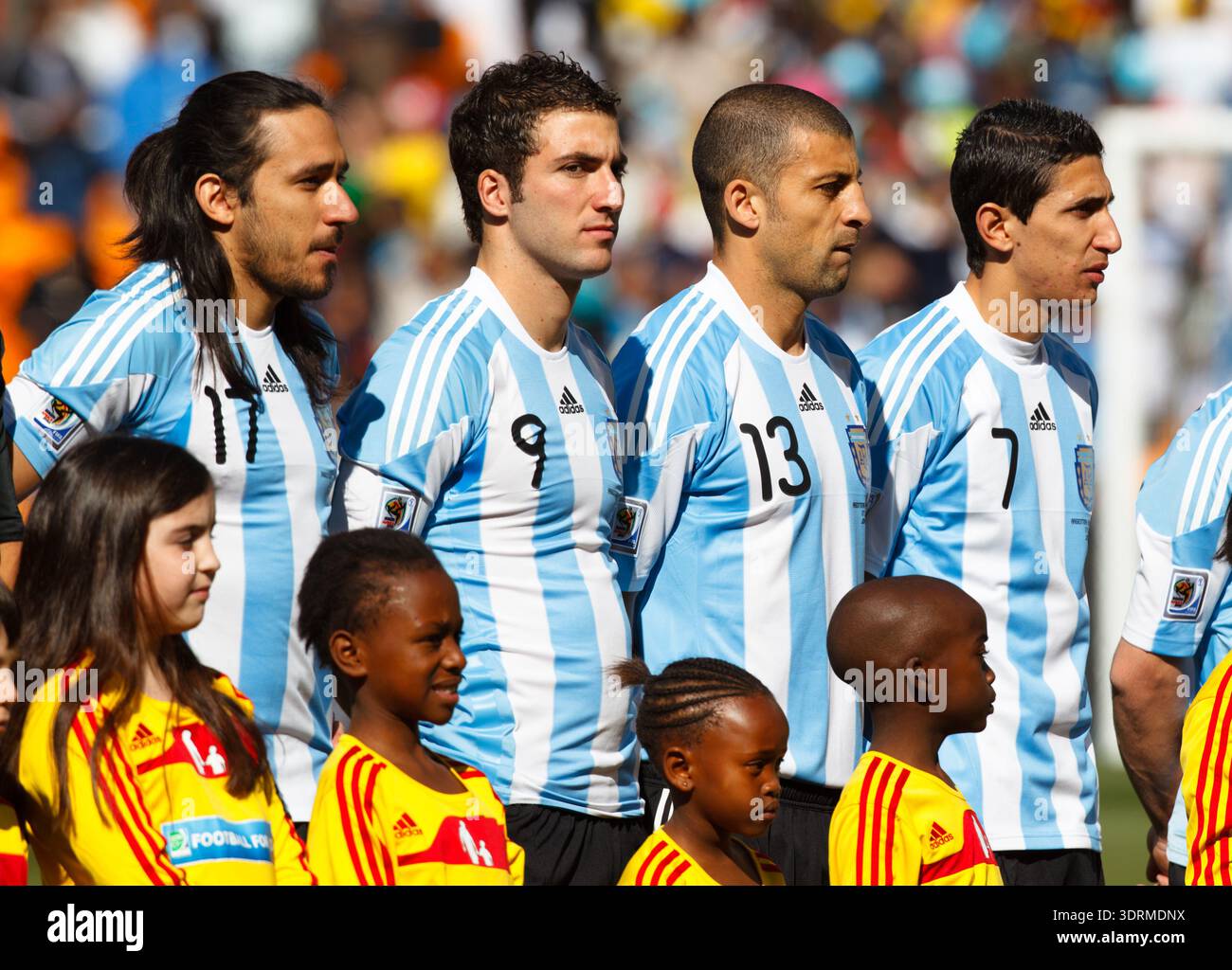 Argentinien-Spieler stehen bei den Einführungen der Mannschaft vor dem Start eines Spiels der FIFA-Weltmeisterschaft Gruppe B gegen Südkorea im Soccer City Stadium. Stockfoto