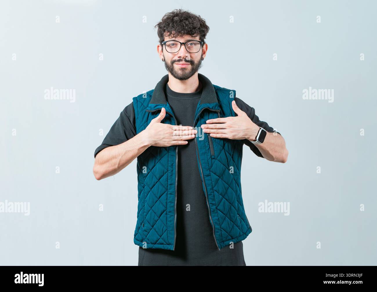 Person, die DANKBARKEIT in Gebärdensprache ausdrückt. Ein Typ, der Geste DANKBAR macht in Gebärdensprache isoliert Stockfoto