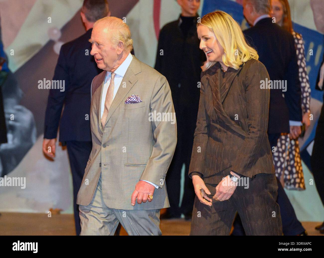 London, Großbritannien. Februar 2026. Der britische König Charles III. Nimmt am 19. Februar 2026 an der Eröffnungsshow der London Fashion Week 2026 in London Teil. Der britische König Karl III. Gab am Donnerstag eine öffentliche Erklärung ab, nachdem Andrew Mountbatten-Windsor, der jüngere Bruder des Königs und ehemaliger britischer Prinz, wegen des Verdachts auf Fehlverhalten im öffentlichen Amt verhaftet worden war und sagte, er habe die Nachricht mit "größter Sorge" erhalten. Quelle: Xinhua/Alamy Live News Stockfoto