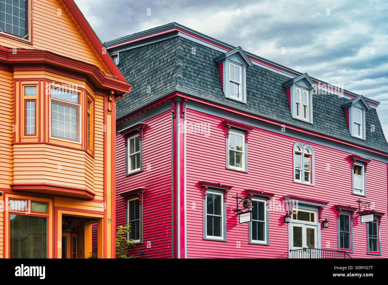 Farbenfrohe Häuser in der Innenstadt von Lunenburg, Nova Scotia, Kanada Stockfoto