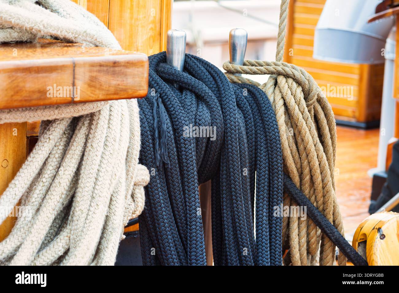 Seil auf einem Schiff. Stockfoto