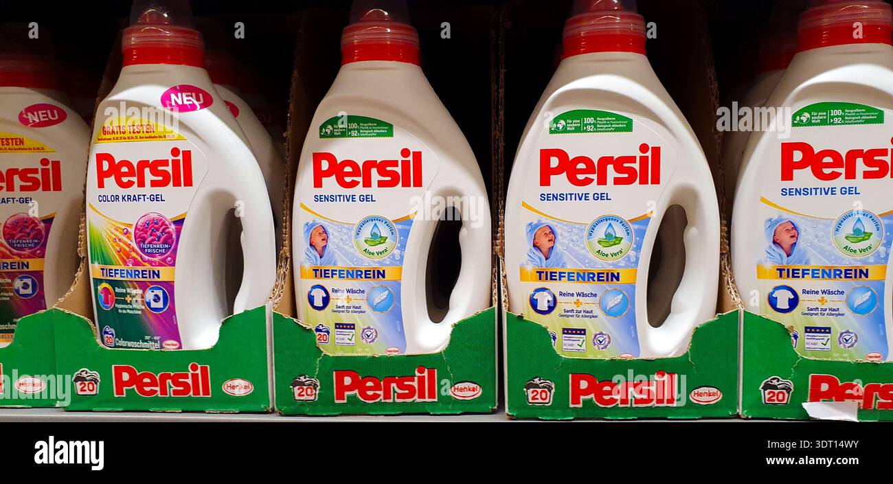Persil Waschmittel im Ladenregal, eine weltweit führende Premiummarke. Stockfoto