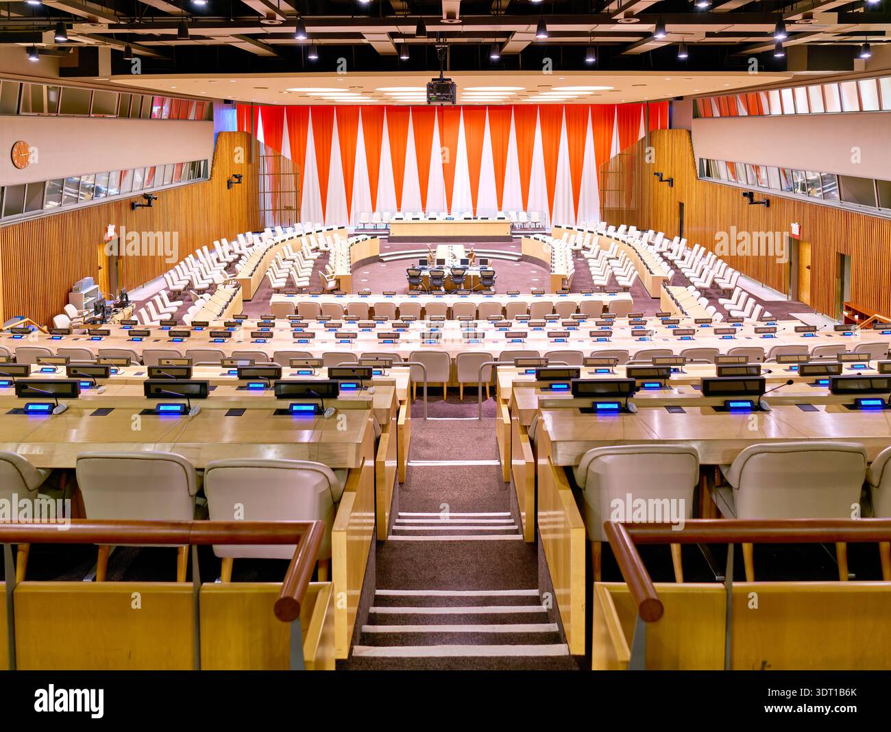 In diesem Raum finden Diskussionen in der Kammer des Wirtschafts- und Sozialrats der Vereinten Nationen in Manhattan, New York, statt. Stockfoto