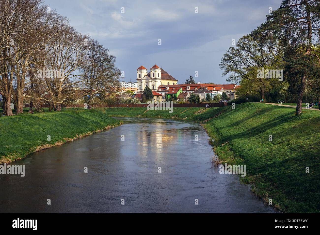Veseli nad Moravou, Tschechische Republik - 15. April 2018: Kloster und Kirche des Schutzengels in Veseli nad Moravou Stockfoto