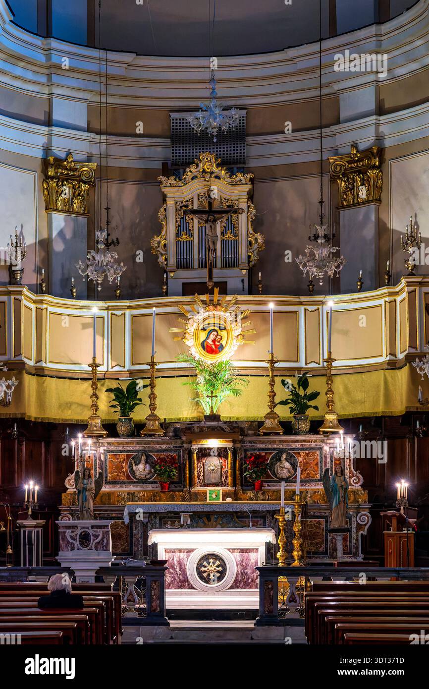 Hochaltar von Santuario Santa Rita in Sant'Agostino mit Madonna und Kind Ikone und Pfeifenorgel in Catania, Sizilien, Italien. Stockfoto