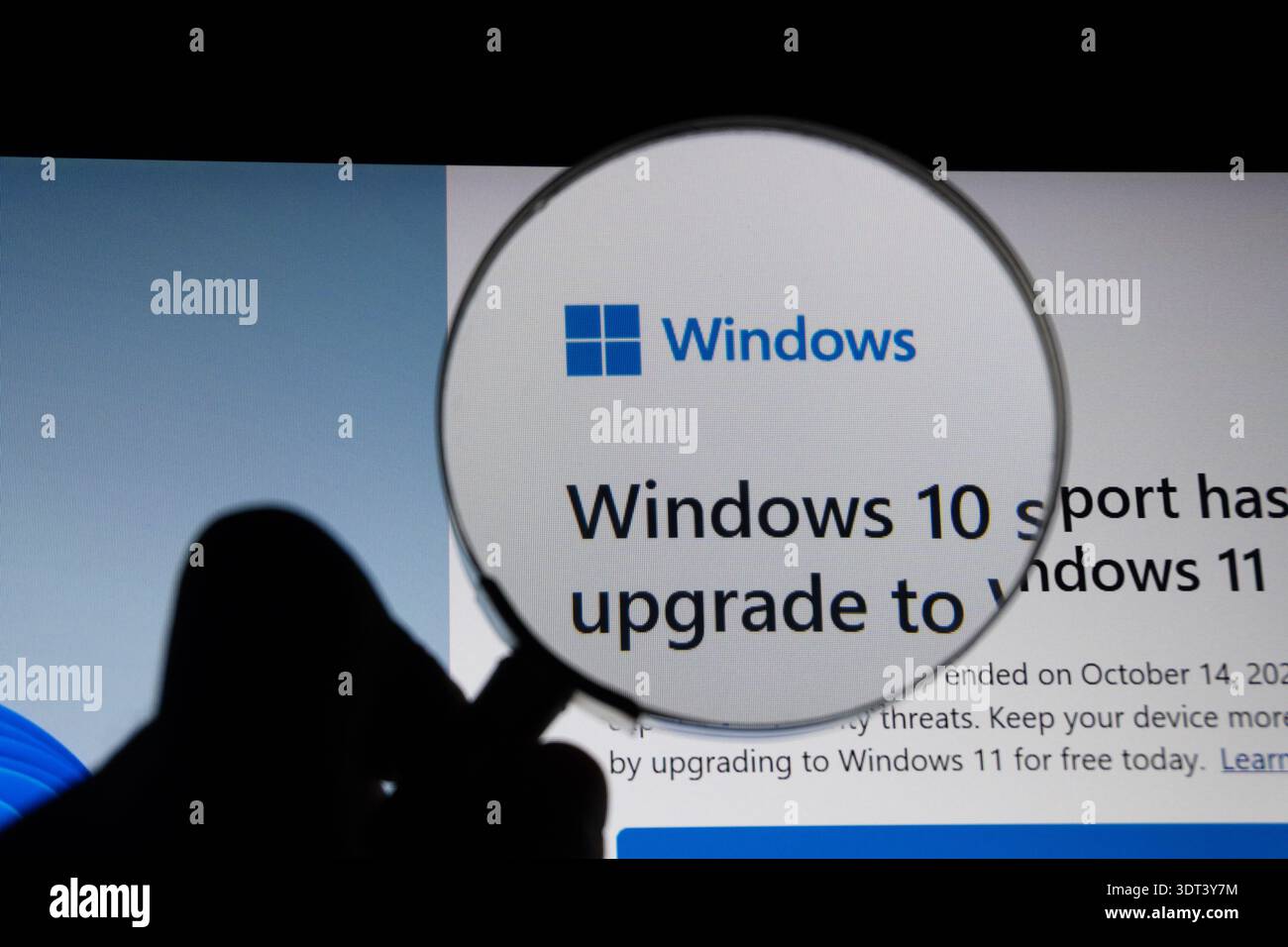 Popup-Fenster zur Aktualisierung von Windows 10 bis Windows 11. Baku, Aserbaidschan. 20.02.2026. Stockfoto