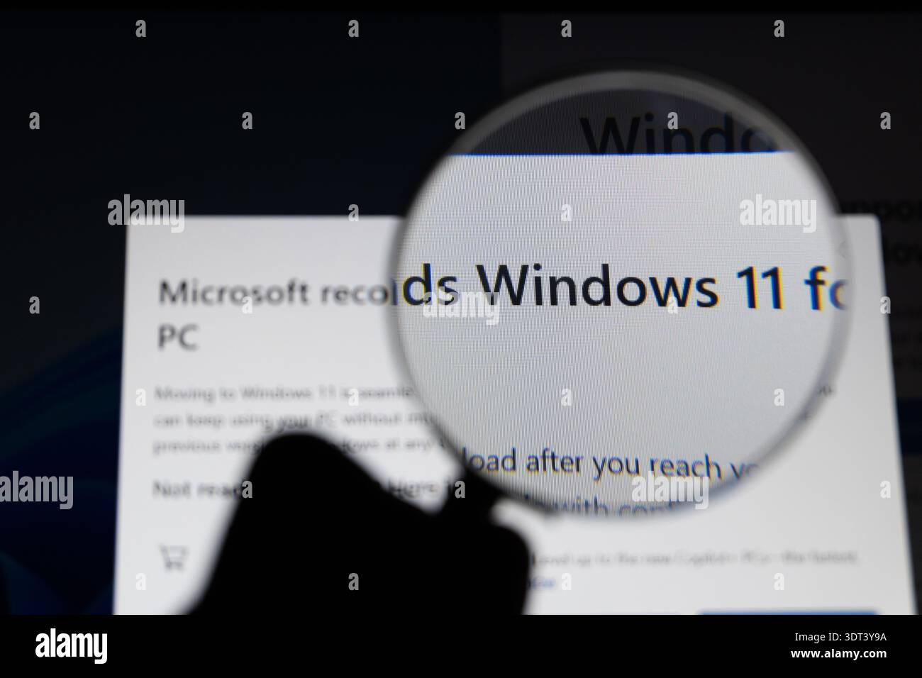 Popup-Fenster zur Aktualisierung von Windows 10 bis Windows 11. Baku, Aserbaidschan. 20.02.2026. Stockfoto