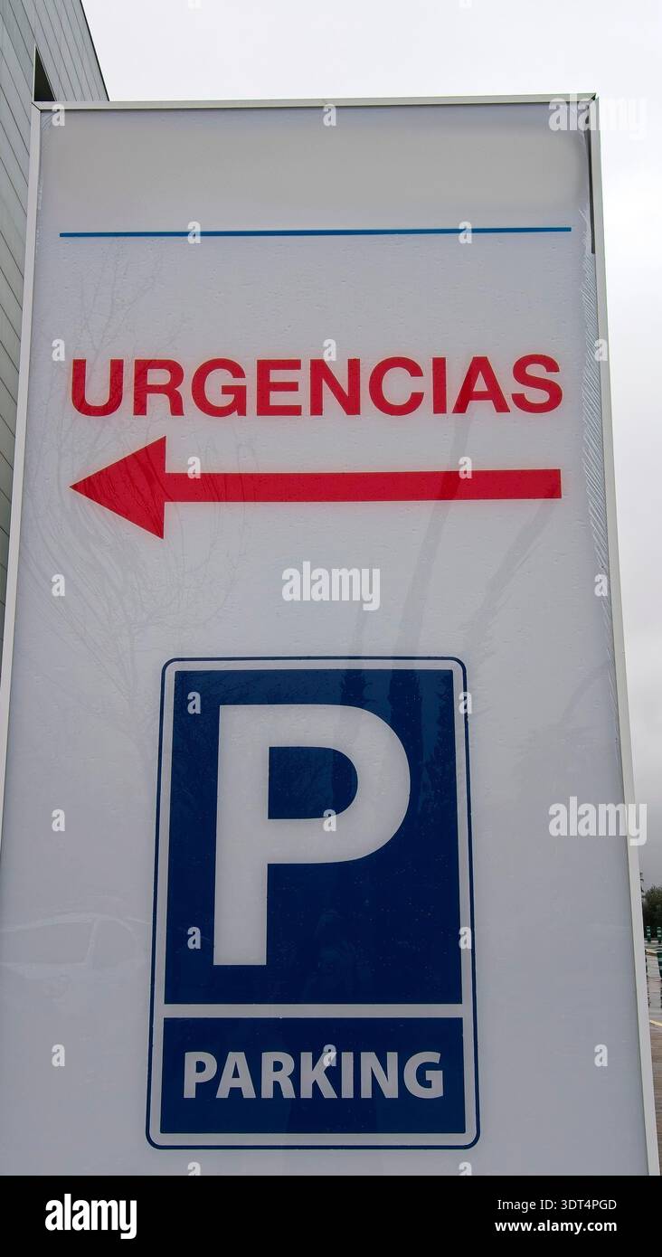 Notfallschild in Spanien an einem regnerischen Tag Stockfoto