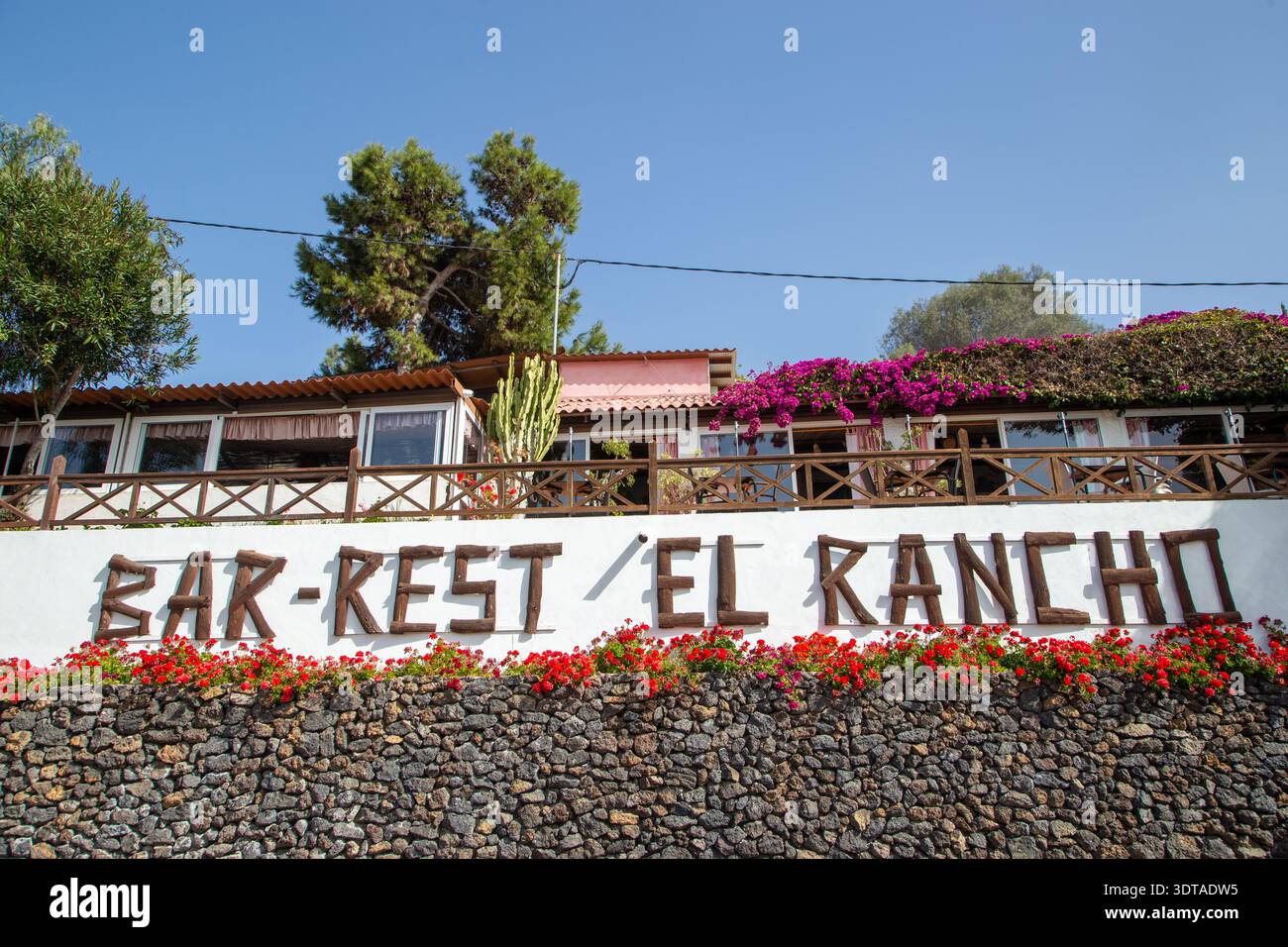 Café Bar Restaurant am Straßenrand auf der kanarischen Insel Teneriffa Spanien Stockfoto