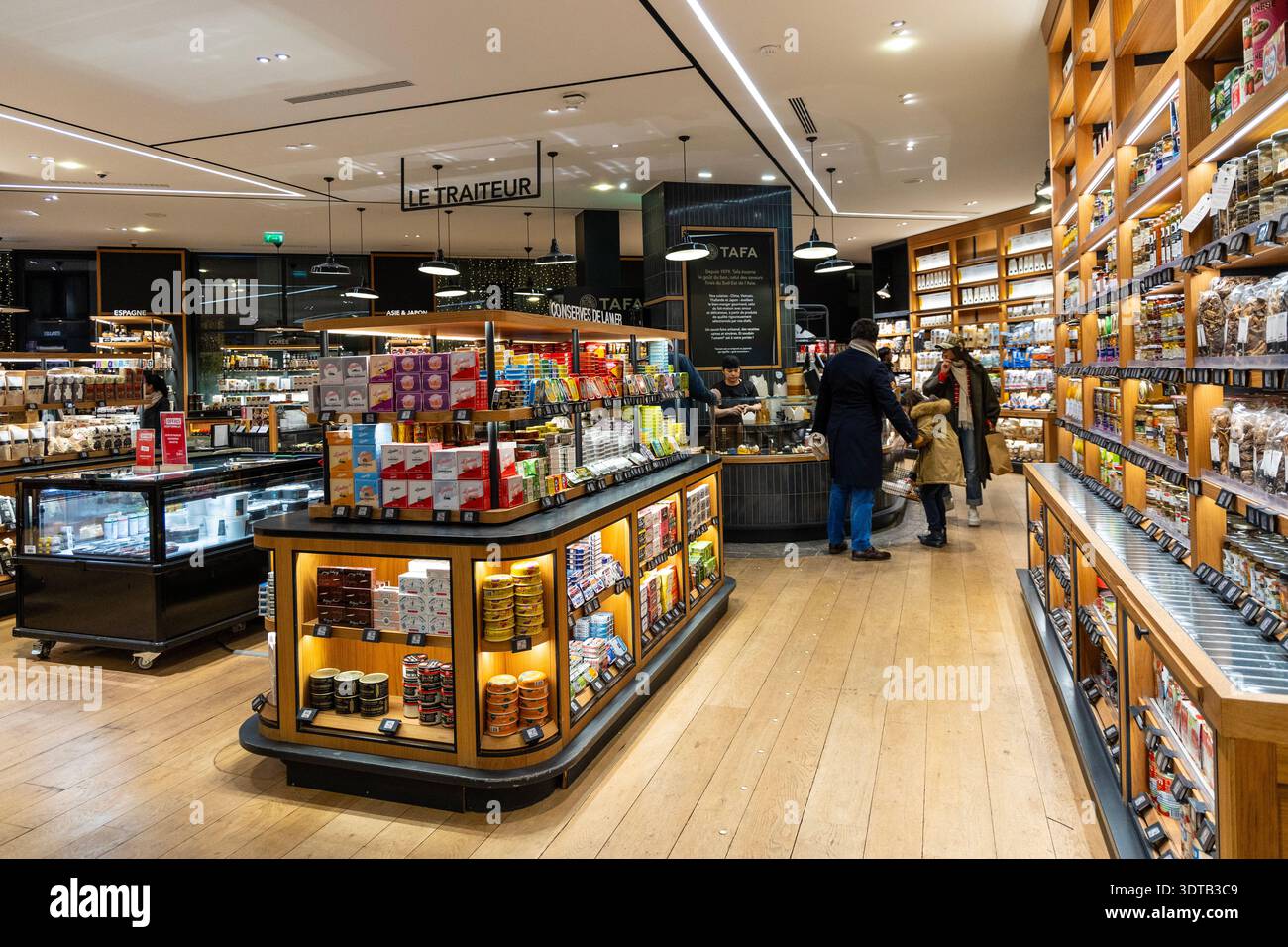 Innenraum des luxuriösen Gourmet-Supermarktes La Grande épicerie de Paris, 16. Arrondissement, Paris, Frankreich Stockfoto