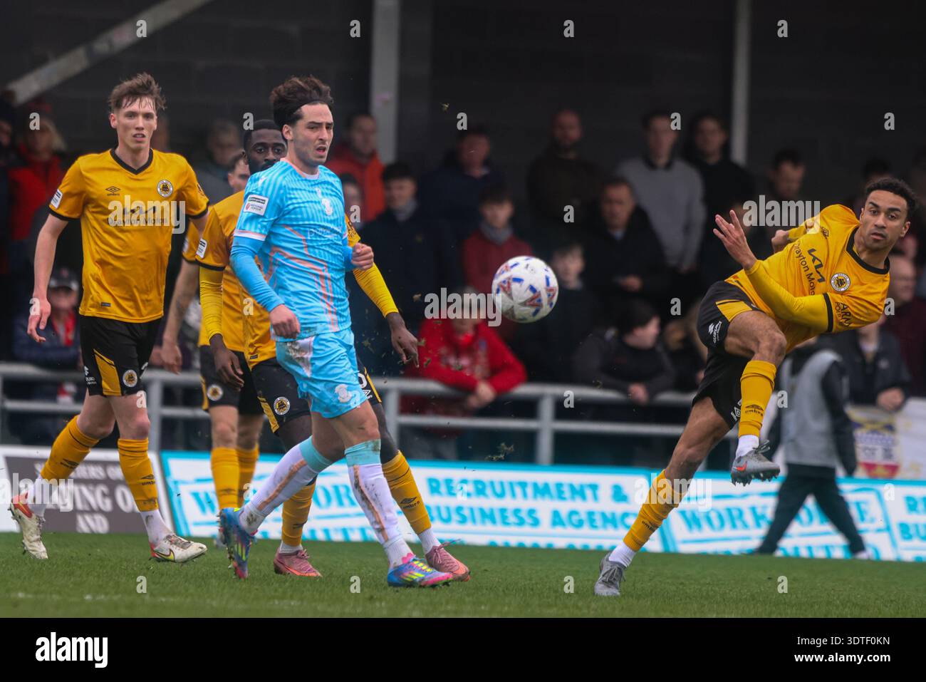 British National League Football Spiel zwischen Boston United und Tamworth FC Samstag, den 21. Februar 2026 mächtige Freigabe durch Boston Utd Player Stockfoto