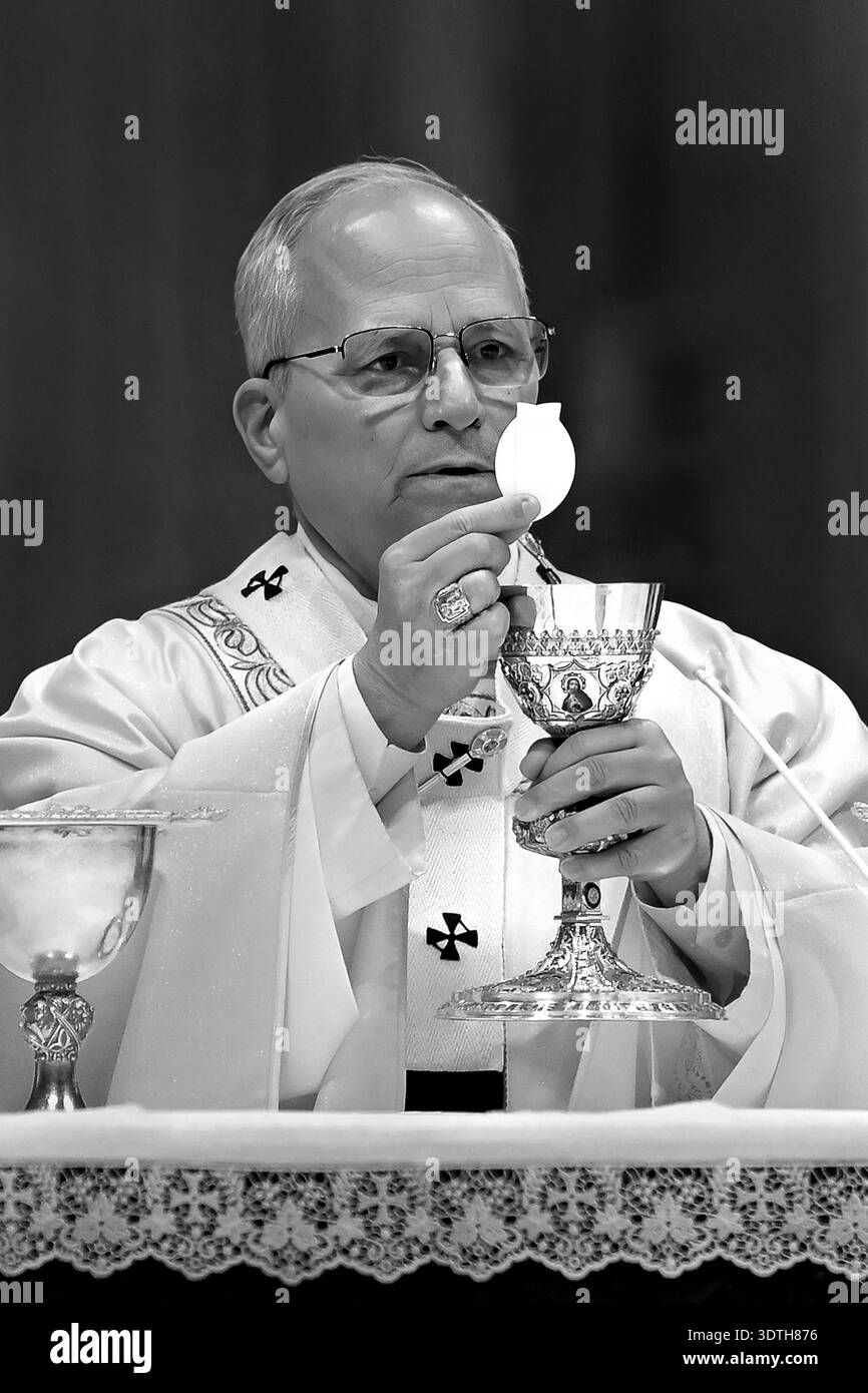 VATIKANSTADT, VATIKAN - Februar 02: Papst Leo XIV. Hochfest der Darstellung unseres Herrn im Petersdom im Vatikan. (Vatikanstadt) am 2. Februar 2026 Stockfoto