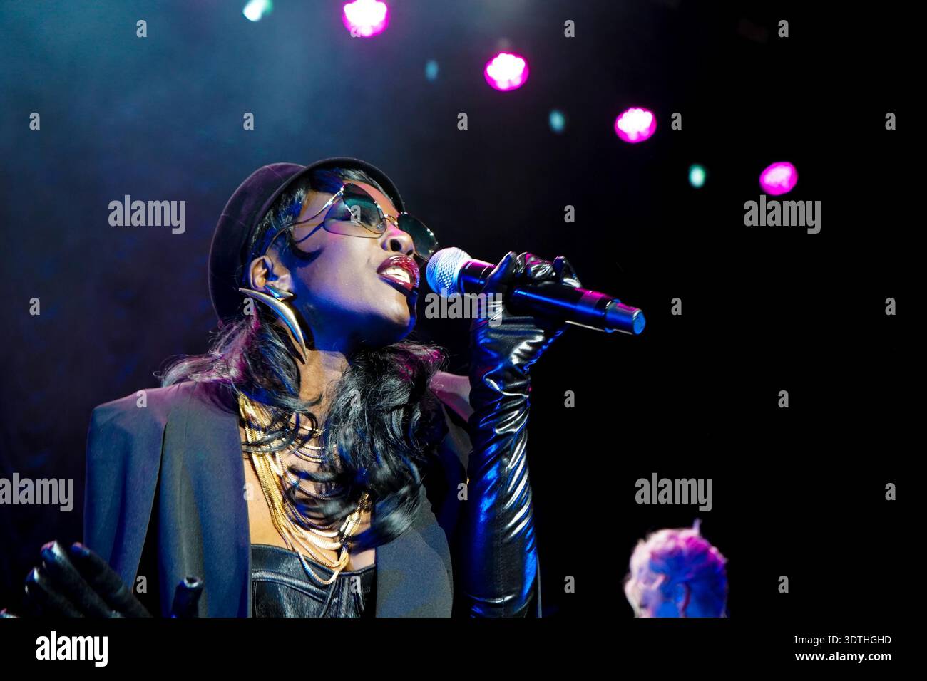 DJ Spoonys Garage Classical Live-Show mit Katie Chatburn und dem Ignition Orchestra im Apollo. Es ist zu einer echten Kraft für das Leben geworden. Stockfoto